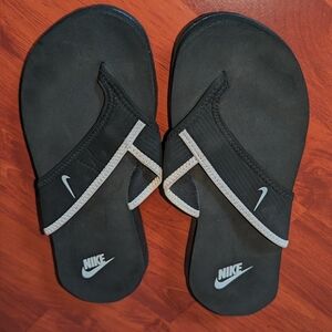 Nike Celso flip flop